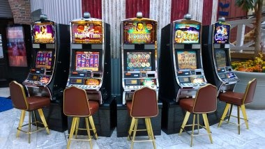 keraton live-dealer table with multiple camera angles